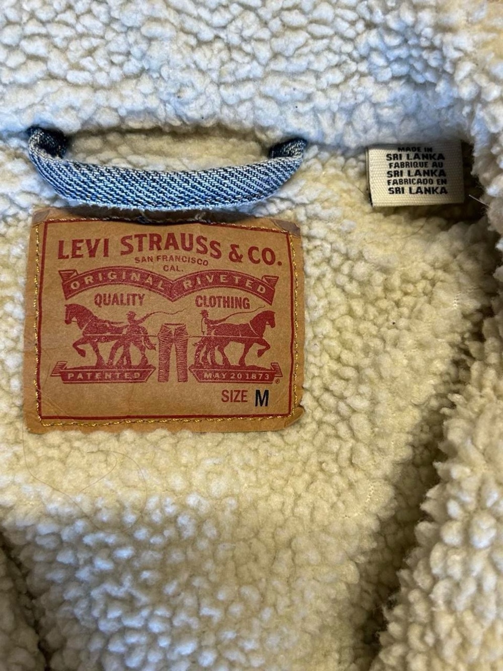 Levi's Light Blue Denim Jacket with White Sherpa Lining - Picture 5 of 8